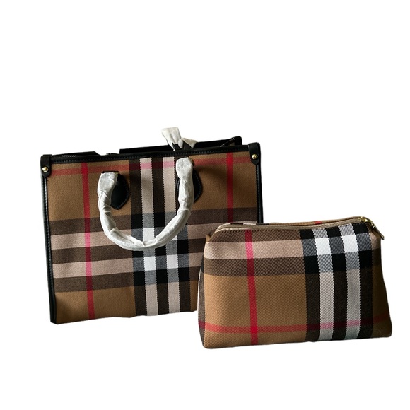 Handbags - NWT plaid fashion purse and makeup bag set